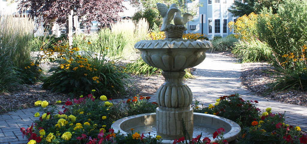 Front garden space and fountain